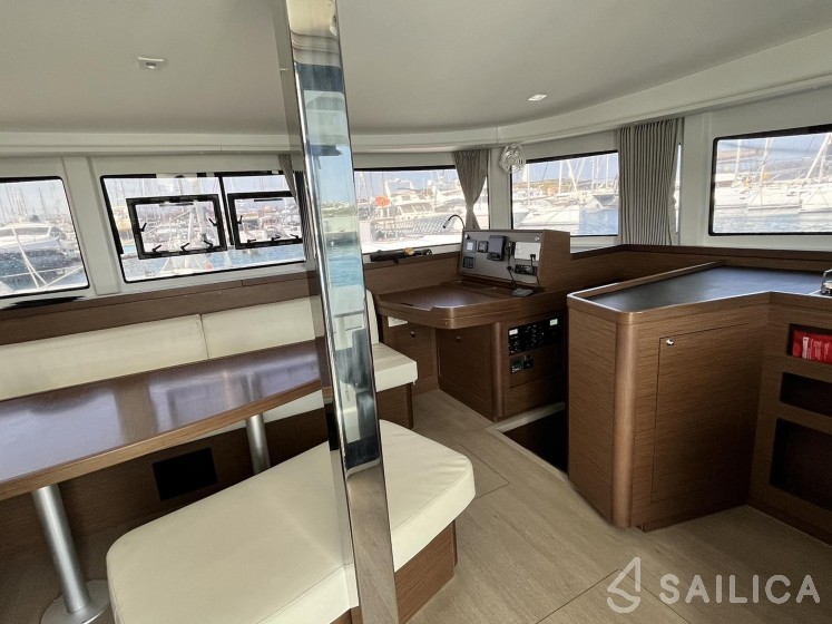 Lagoon 42 - Yacht Charter Sailica