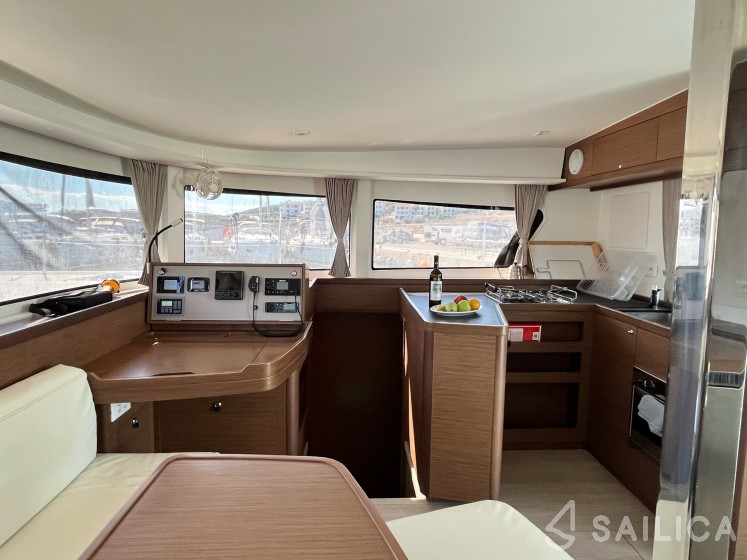 Lagoon 42 - Yacht Charter Sailica