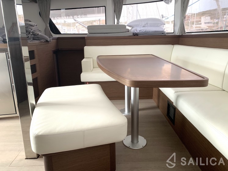 Lagoon 42 - Yacht Charter Sailica