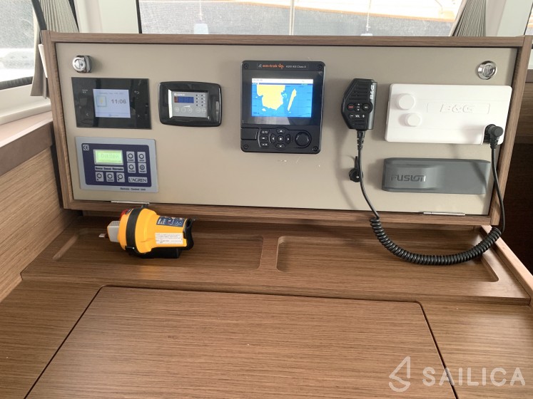 Lagoon 42 - Yacht Charter Sailica