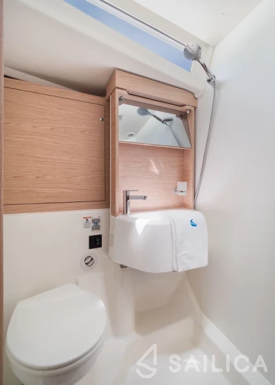 Oceanis 51.1 - Yacht Charter Sailica