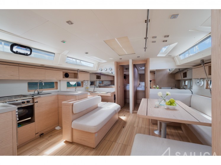 Oceanis 51.1 - Yacht Charter Sailica