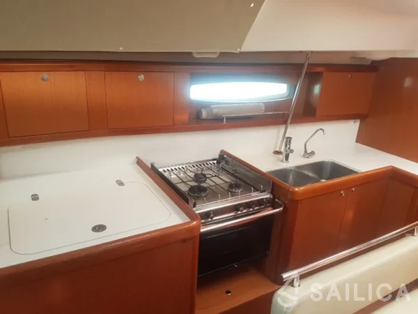 Oceanis 46 - Yacht Charter Sailica