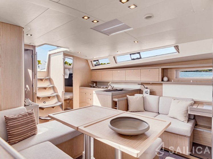 Oceanis 45 - 4 cab. - Yacht Charter Sailica