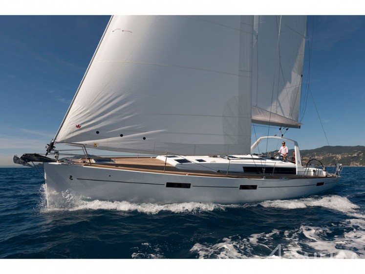Oceanis 45 - 4 cab. - Yacht Charter Sailica