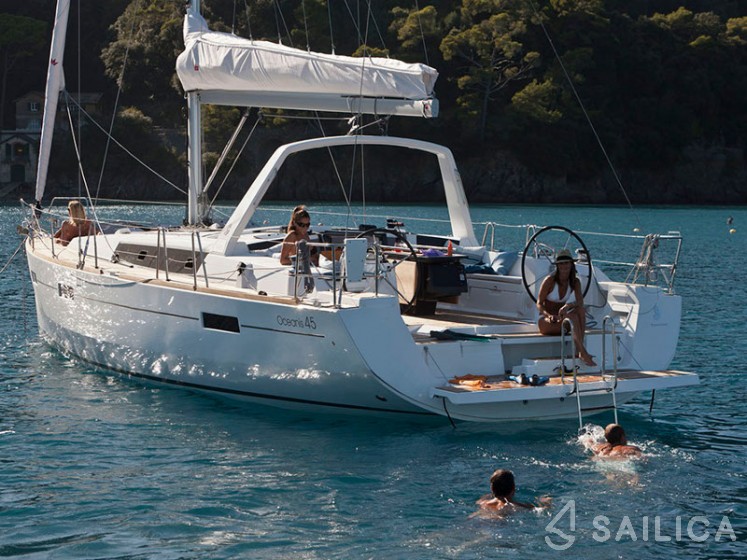 Oceanis 45 - 4 cab. - Yacht Charter Sailica