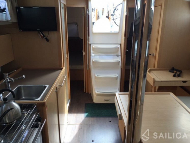 Oceanis 38 - Yacht Charter Sailica