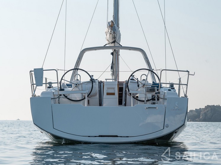 Oceanis 38 - Yacht Charter Sailica