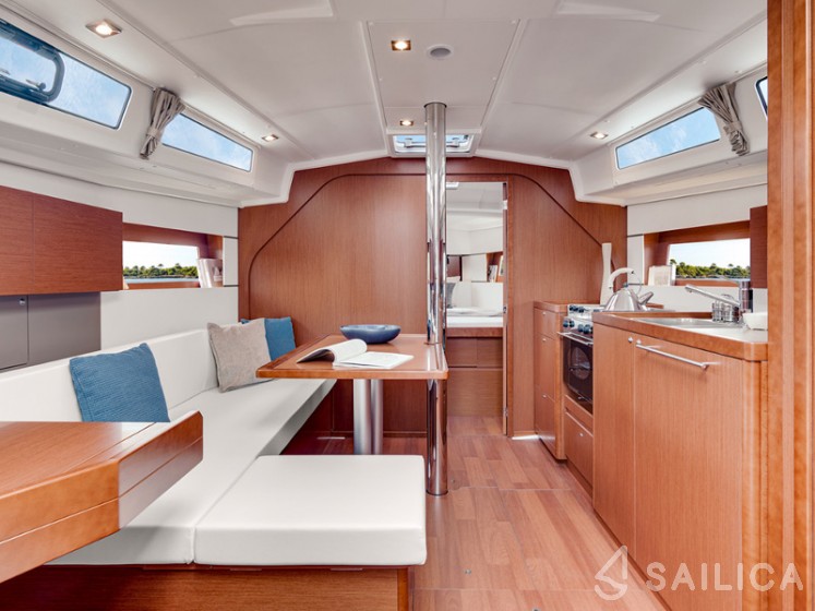 Oceanis 38 - Yacht Charter Sailica