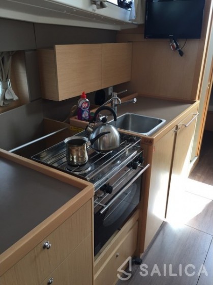 Oceanis 38 - Yacht Charter Sailica