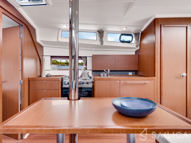Oceanis 38 - Yacht Charter Sailica