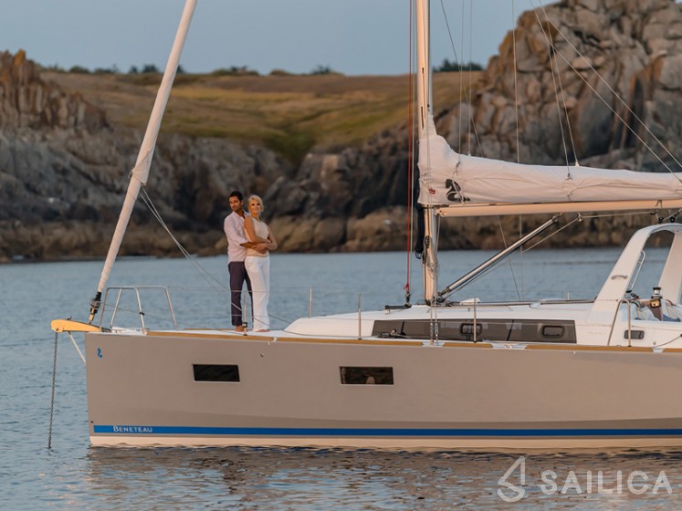 Oceanis 38 - Yacht Charter Sailica