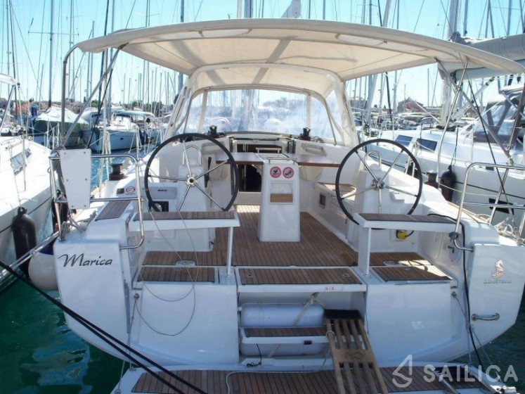 Oceanis 38 - Yacht Charter Sailica