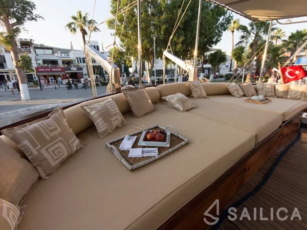 Gulet - Yacht Charter Sailica