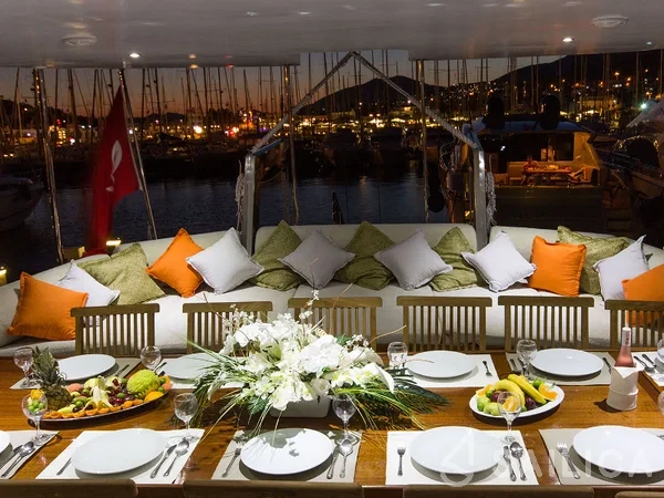 Gulet - Yacht Charter Sailica