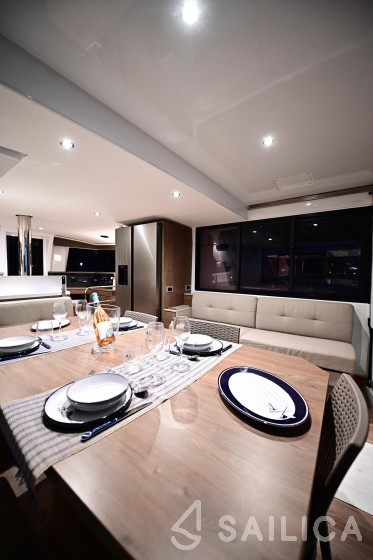Bali 4.4 - Yacht Charter Sailica