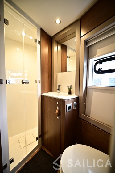 Bali 4.4 - Yacht Charter Sailica