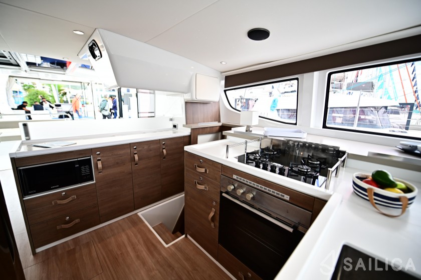 Bali 4.4 - Yacht Charter Sailica
