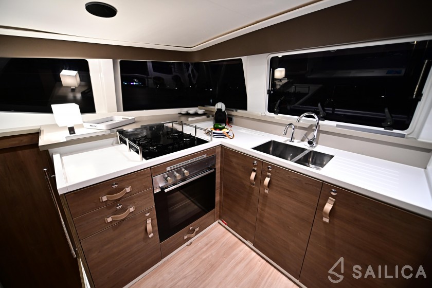 Bali 4.4 - Yacht Charter Sailica