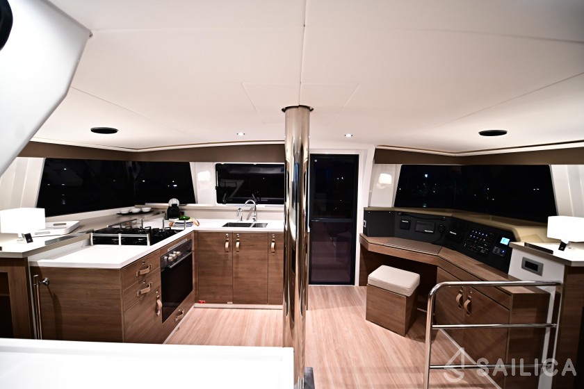 Bali 4.4 - Yacht Charter Sailica