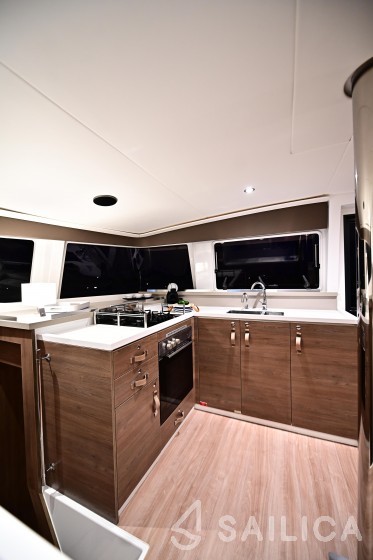 Bali 4.4 - Yacht Charter Sailica