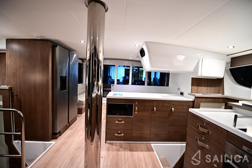 Bali 4.4 - Yacht Charter Sailica