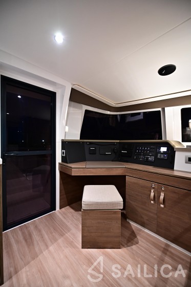 Bali 4.4 - Yacht Charter Sailica