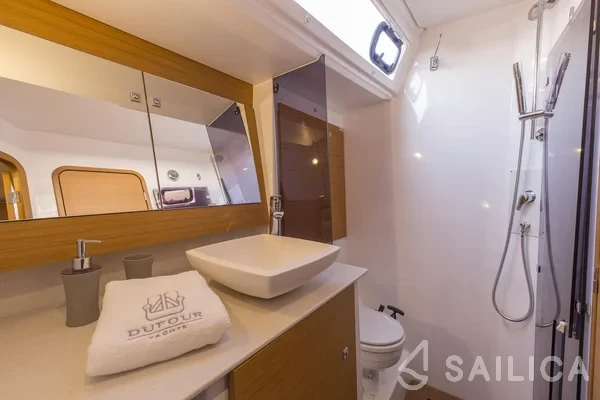 Dufour 520 GL - Yacht Charter Sailica