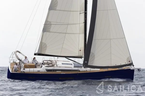 Dufour 520 GL - Yacht Charter Sailica