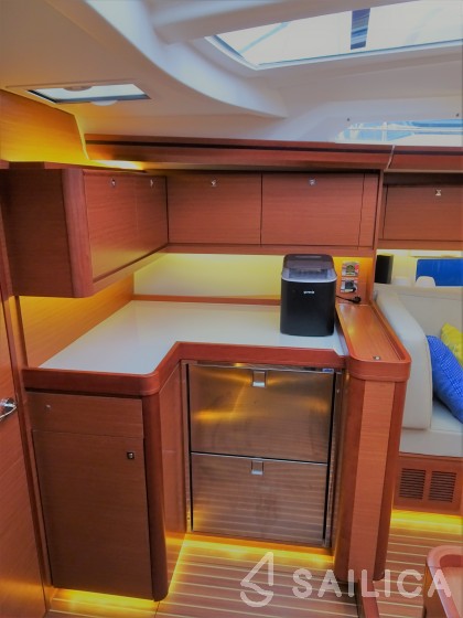 Dufour 520 GL - Yacht Charter Sailica