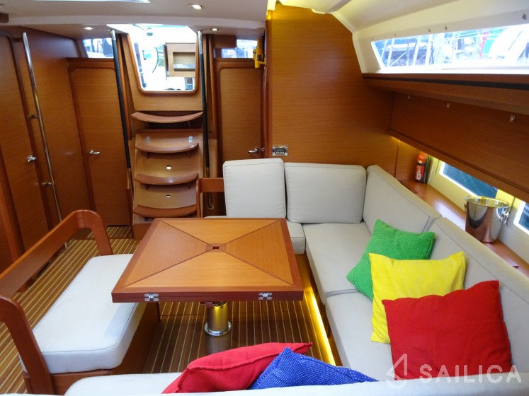 Dufour 520 GL - Yacht Charter Sailica