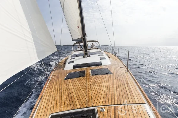 Dufour 520 GL - Yacht Charter Sailica