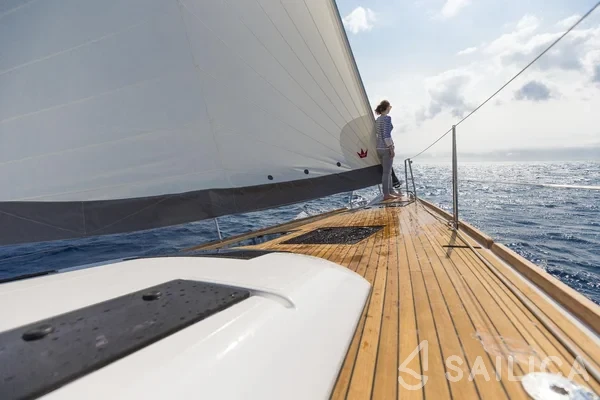 Dufour 520 GL - Yacht Charter Sailica