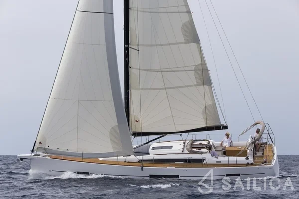 Dufour 520 GL - Yacht Charter Sailica