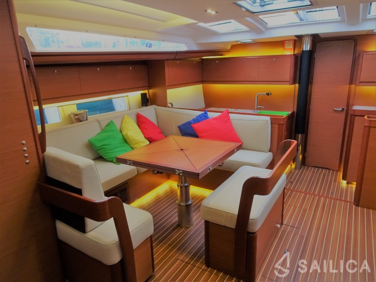 Dufour 520 GL - Yacht Charter Sailica