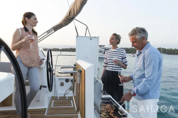Dufour 520 GL - Yacht Charter Sailica