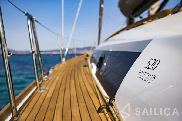 Dufour 520 GL - Yacht Charter Sailica