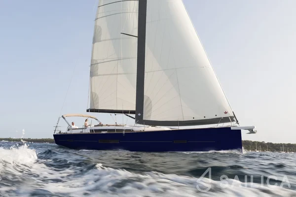Dufour 520 GL - Yacht Charter Sailica