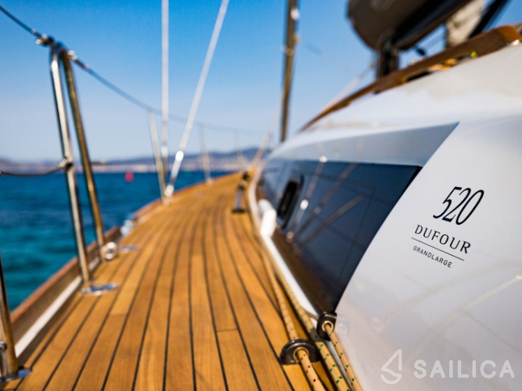 Dufour 520 GL - Yacht Charter Sailica