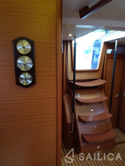 Dufour 520 GL - Yacht Charter Sailica