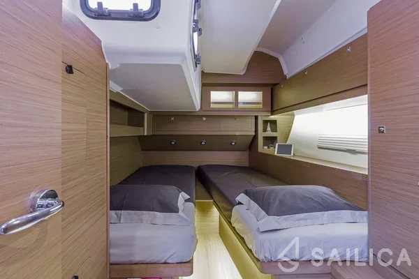 Dufour 520 GL - Yacht Charter Sailica