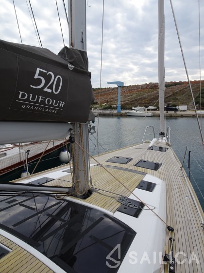 Dufour 520 GL - Yacht Charter Sailica