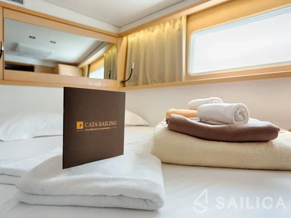 Lagoon 450  Flybridge - Yacht Charter Sailica
