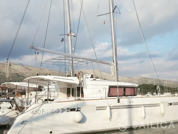 Lagoon 450  Flybridge - Yacht Charter Sailica