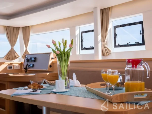 Lagoon 450  Flybridge - Yacht Charter Sailica