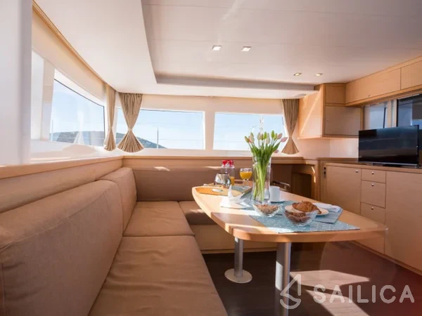Lagoon 450  Flybridge - Yacht Charter Sailica