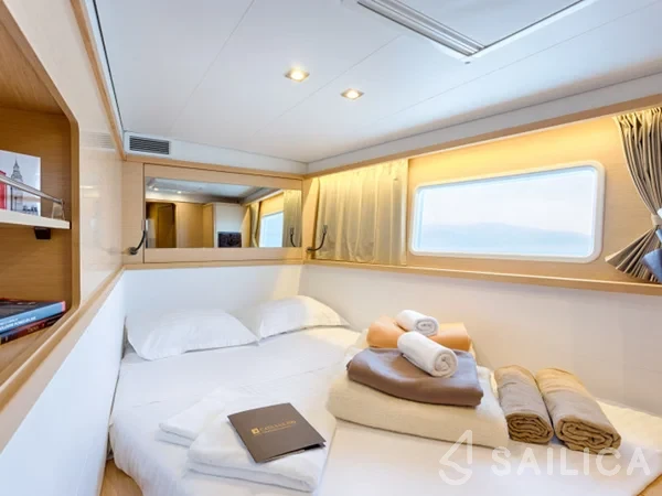 Lagoon 450  Flybridge - Yacht Charter Sailica