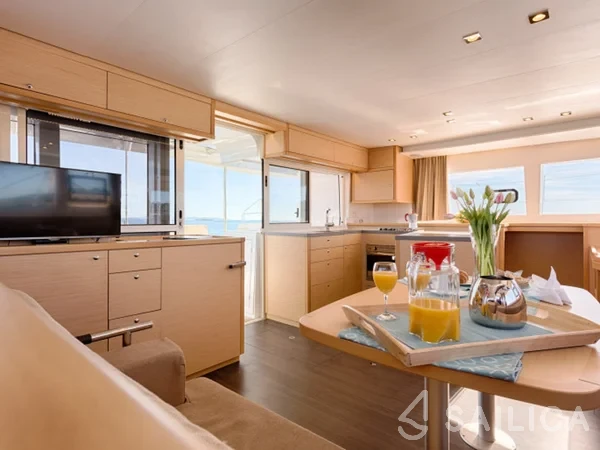 Lagoon 450  Flybridge - Yacht Charter Sailica