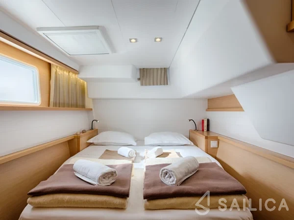 Lagoon 450  Flybridge - Yacht Charter Sailica