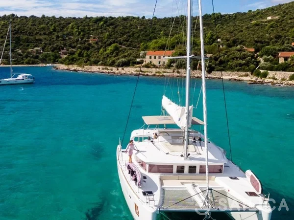 Lagoon 450  Flybridge - Yacht Charter Sailica